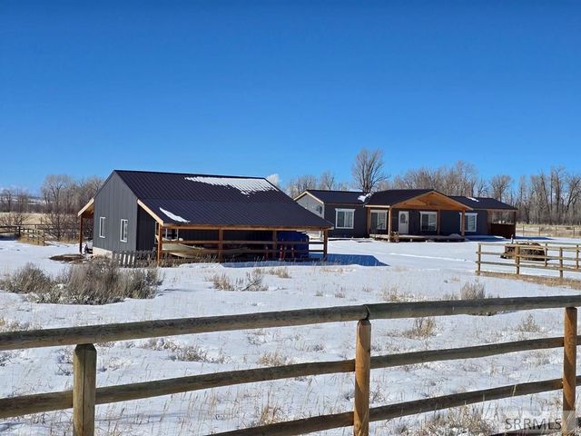5124 Rancheros Loop, Tetonia, ID 83452