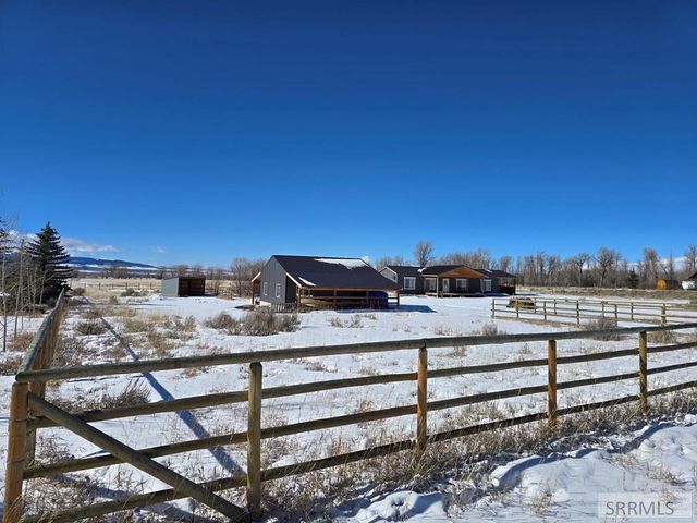 5124 Rancheros Loop, Tetonia, ID 83452