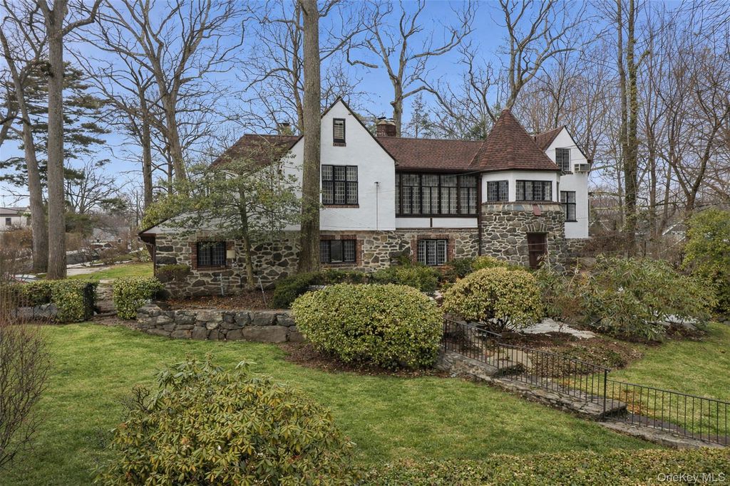 2 Springdale Road, Larchmont, NY 10538