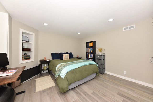W163N10464 Ridgeview LANE, Germantown, WI 53022