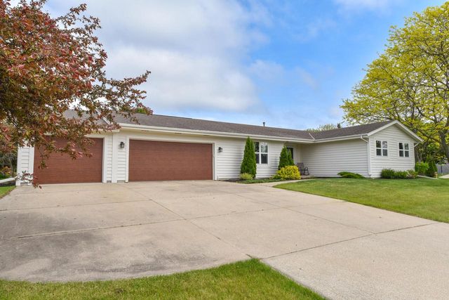 W163N10464 Ridgeview LANE, Germantown, WI 53022