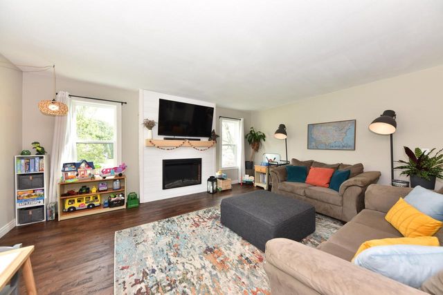 W163N10464 Ridgeview LANE, Germantown, WI 53022