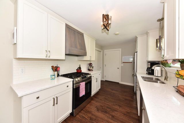 W163N10464 Ridgeview LANE, Germantown, WI 53022