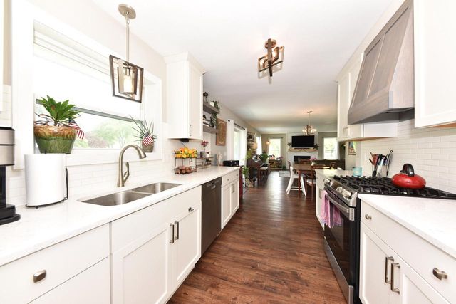 W163N10464 Ridgeview LANE, Germantown, WI 53022