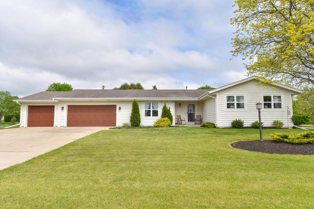 W163N10464 Ridgeview LANE, Germantown, WI 53022