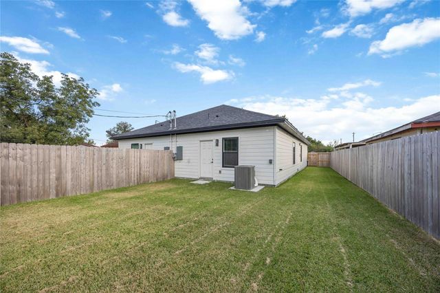 205 Boldens Street A, Houston, TX 77029