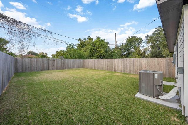 205 Boldens Street A, Houston, TX 77029