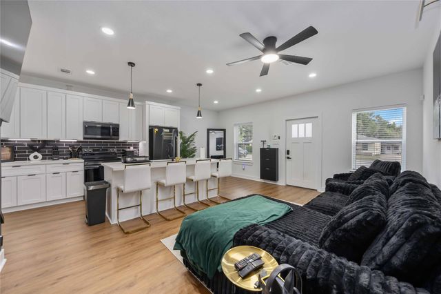 205 Boldens Street A, Houston, TX 77029