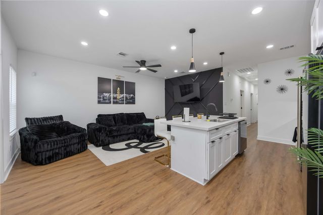 205 Boldens Street A, Houston, TX 77029