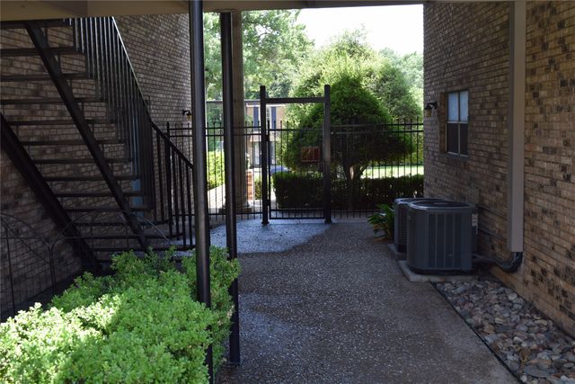 7931 Royal Lane 216, Dallas, TX 75230