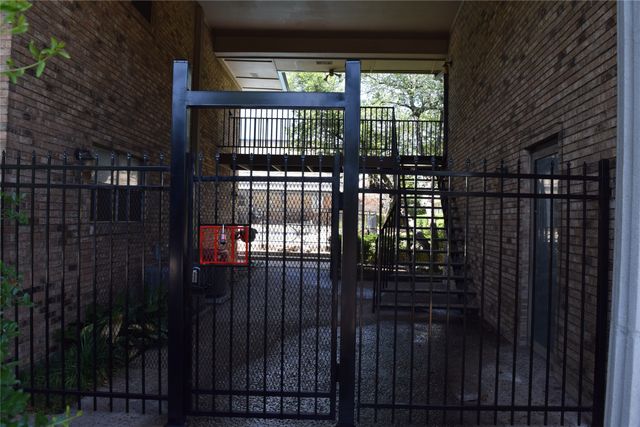 7931 Royal Lane 216, Dallas, TX 75230