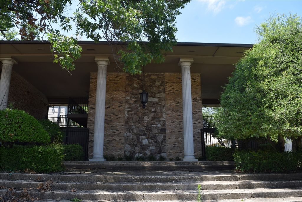 7931 Royal Lane 216, Dallas, TX 75230