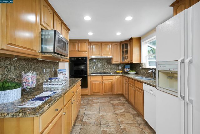 922 Coral Dr, Rodeo, CA 94572