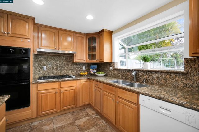 922 Coral Dr, Rodeo, CA 94572