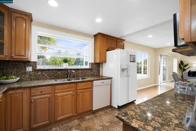 922 Coral Dr, Rodeo, CA 94572