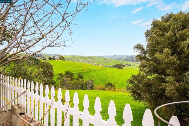 922 Coral Dr, Rodeo, CA 94572