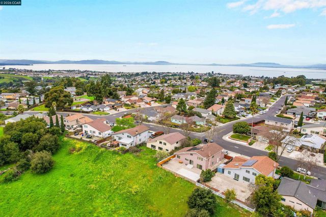 922 Coral Dr, Rodeo, CA 94572