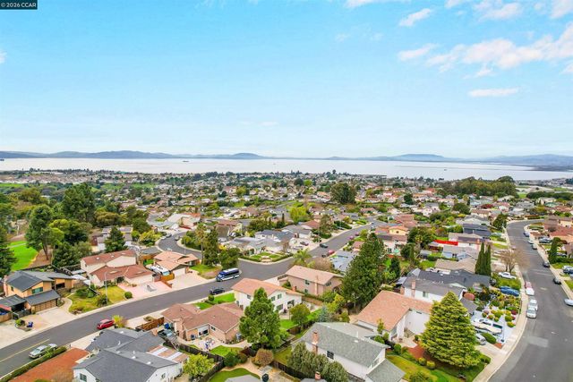 922 Coral Dr, Rodeo, CA 94572