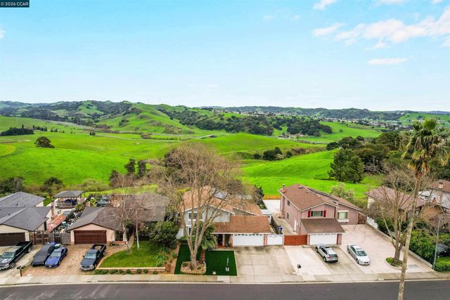 922 Coral Dr, Rodeo, CA 94572