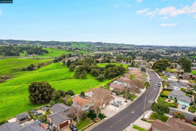 922 Coral Dr, Rodeo, CA 94572