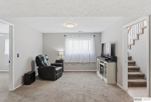 2427 Corn Drive, Papillion, NE 68046