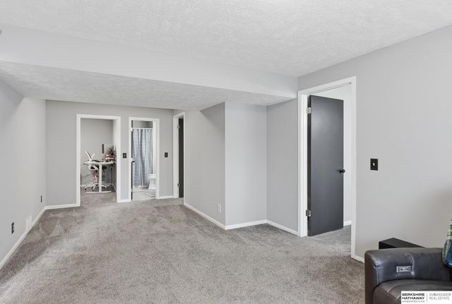 2427 Corn Drive, Papillion, NE 68046