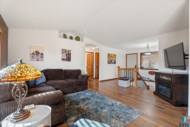 904 Honeysuckle Dr Dr Drive, Harrisburg, SD 57032