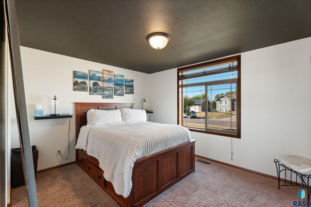 904 Honeysuckle Dr Dr Drive, Harrisburg, SD 57032