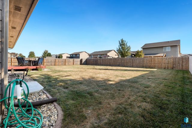 904 Honeysuckle Dr Dr Drive, Harrisburg, SD 57032