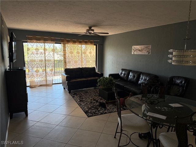 700 Valley Stream DR 303, Naples, FL 34113