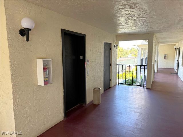 700 Valley Stream DR 303, Naples, FL 34113