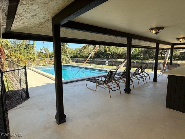 700 Valley Stream DR 303, Naples, FL 34113