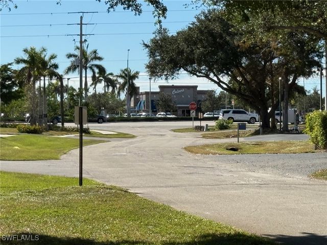 700 Valley Stream DR 303, Naples, FL 34113