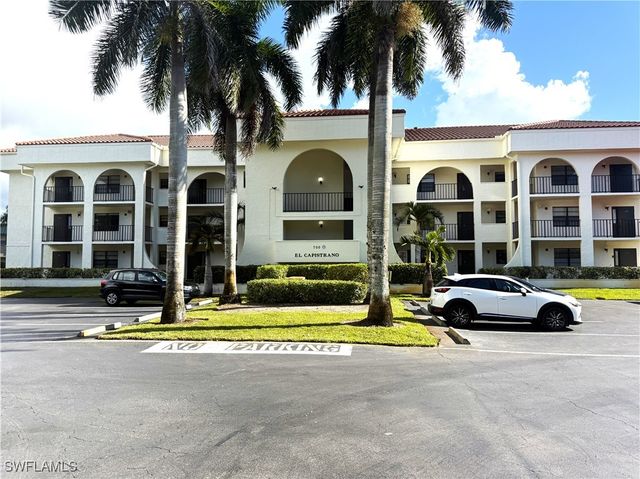 700 Valley Stream DR 303, Naples, FL 34113