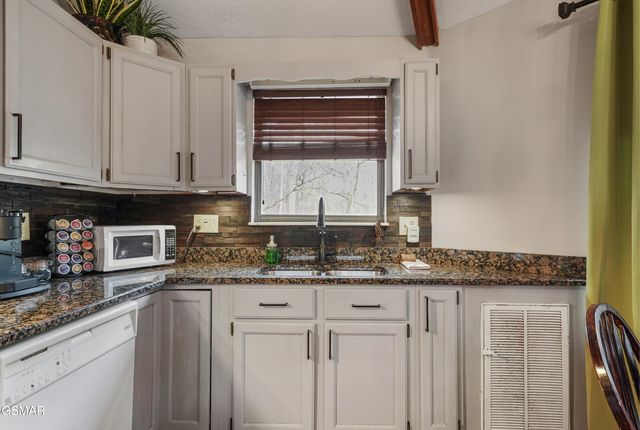 1103 Villa Lane, Gatlinburg, TN 37738