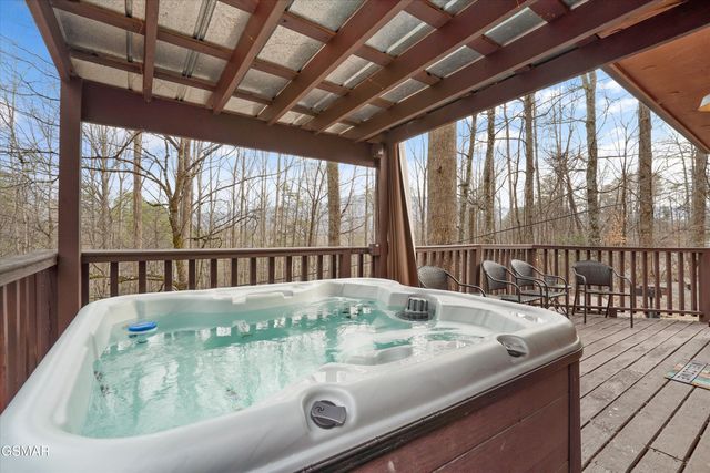 1103 Villa Lane, Gatlinburg, TN 37738