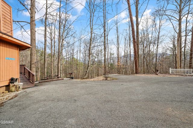 1103 Villa Lane, Gatlinburg, TN 37738