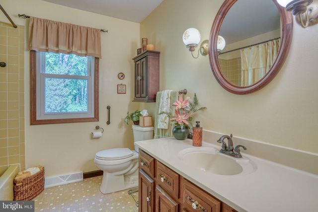 112 TALL PINES RD, Newark, DE 19713