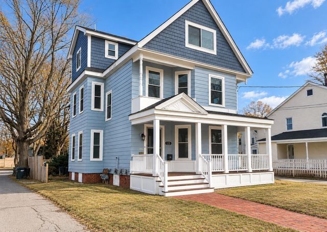 123 Elm St 3, Amesbury, MA 01913