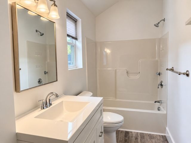123 Elm St 3, Amesbury, MA 01913
