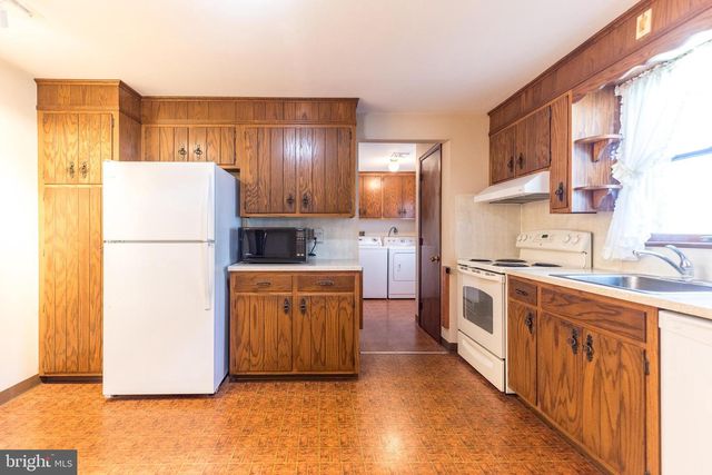 33 ONYX LN, Gilbertsville, PA 19525