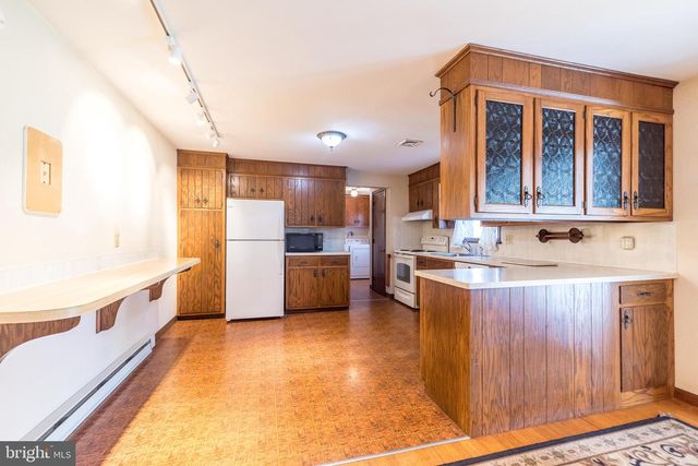 33 ONYX LN, Gilbertsville, PA 19525
