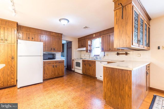 33 ONYX LN, Gilbertsville, PA 19525
