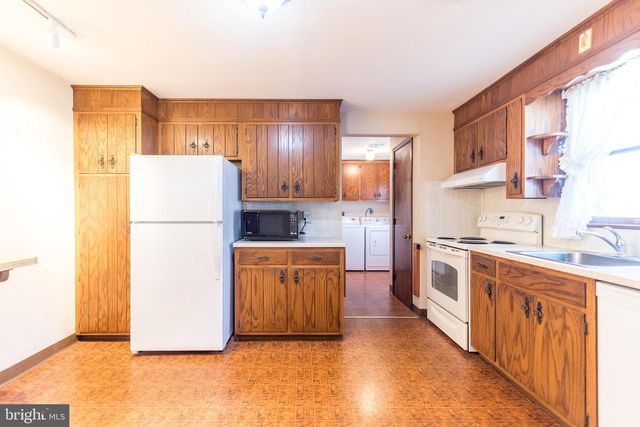 33 ONYX LN, Gilbertsville, PA 19525