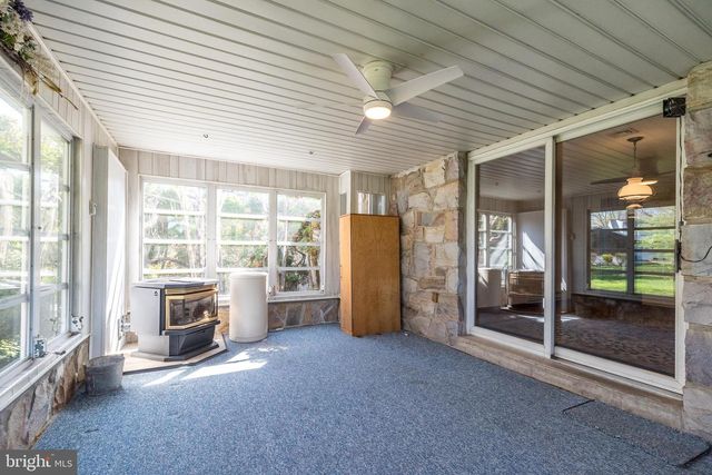 33 ONYX LN, Gilbertsville, PA 19525