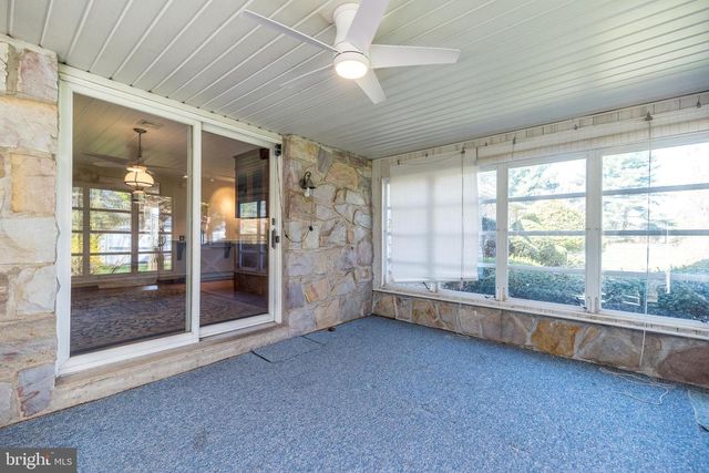 33 ONYX LN, Gilbertsville, PA 19525