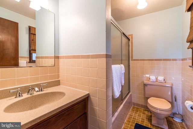 33 ONYX LN, Gilbertsville, PA 19525