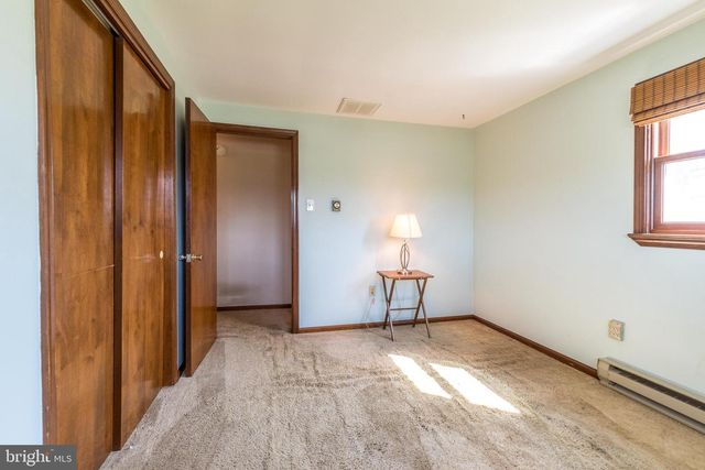 33 ONYX LN, Gilbertsville, PA 19525