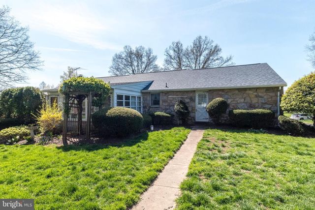 33 ONYX LN, Gilbertsville, PA 19525