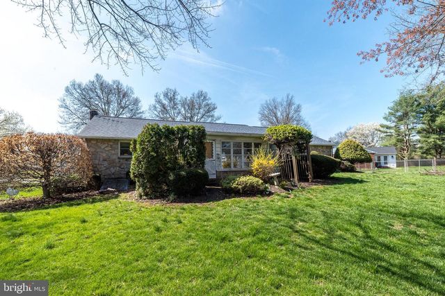 33 ONYX LN, Gilbertsville, PA 19525
